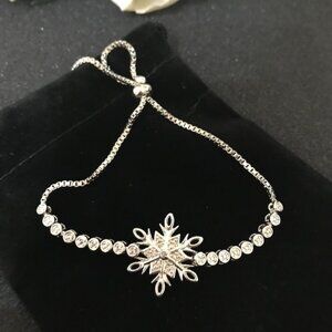 NWT Macys Snowflake Adjustable Silver Bolo Bracelet with Cubic Zirconia Accents